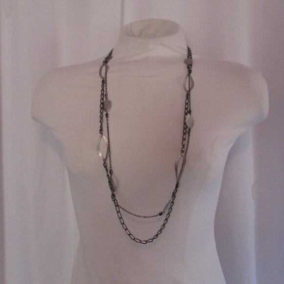 Lot of (3) Necklaces Unsigned Fashion (1) Gun Metal Brooch - Picture 6 of 9